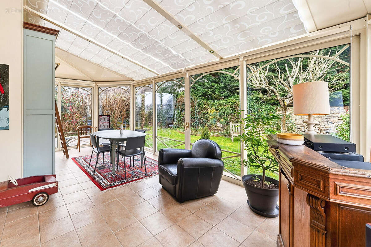 LES LOGES-EN-JOSAS - BELLE MAISON  200M2 sur un terrain arobiré de 1223m2 - photo 9
