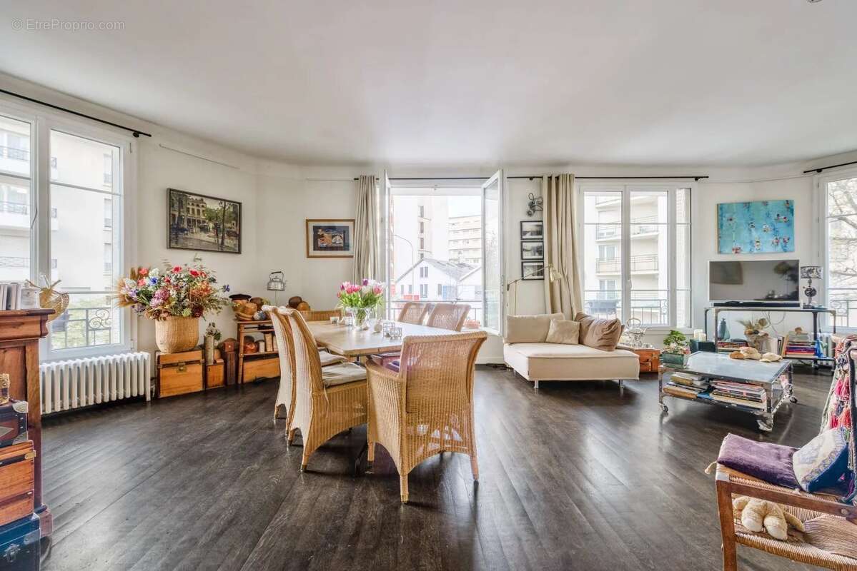 Appartement à COURBEVOIE