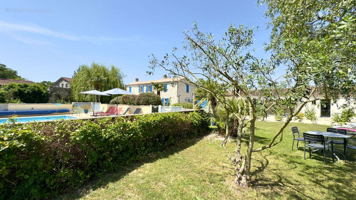 Maison à SAINT-OUEN-D'AUNIS