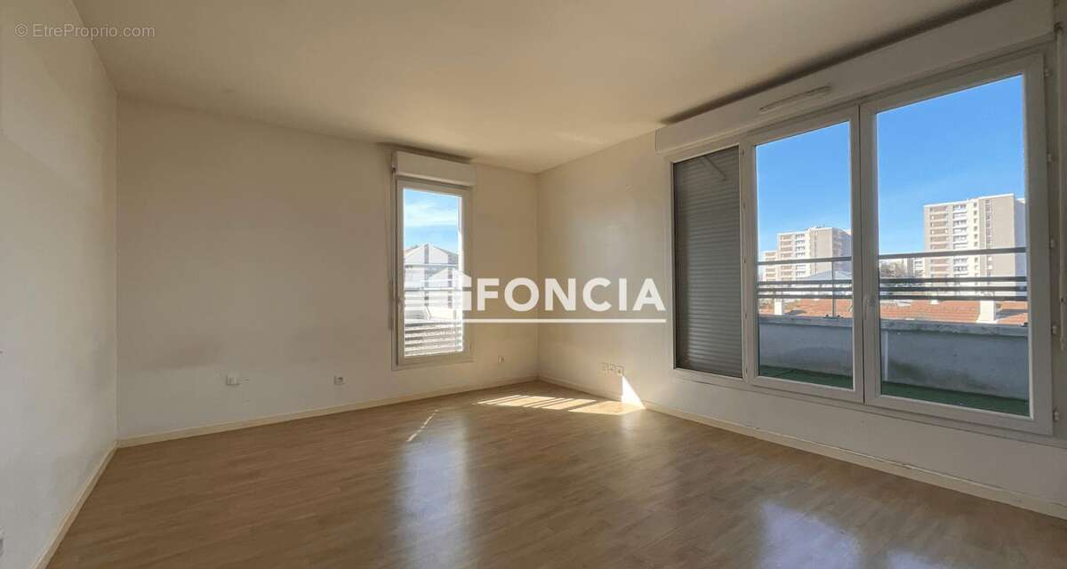 Appartement à CORBEIL-ESSONNES