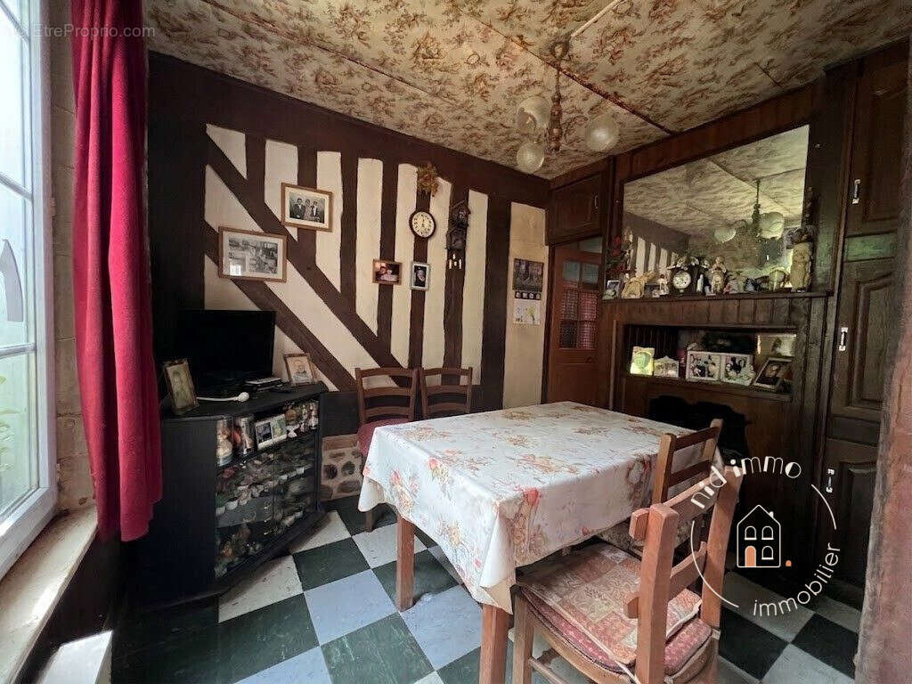 Maison à CORMEILLES