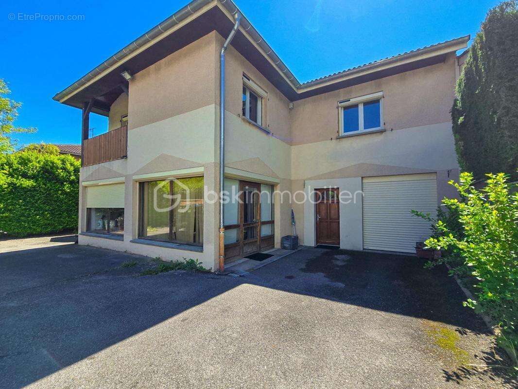 Maison familiale avec fort potentiel – 260 m² environ – Claix / Allée du Ruisseau - photo 12