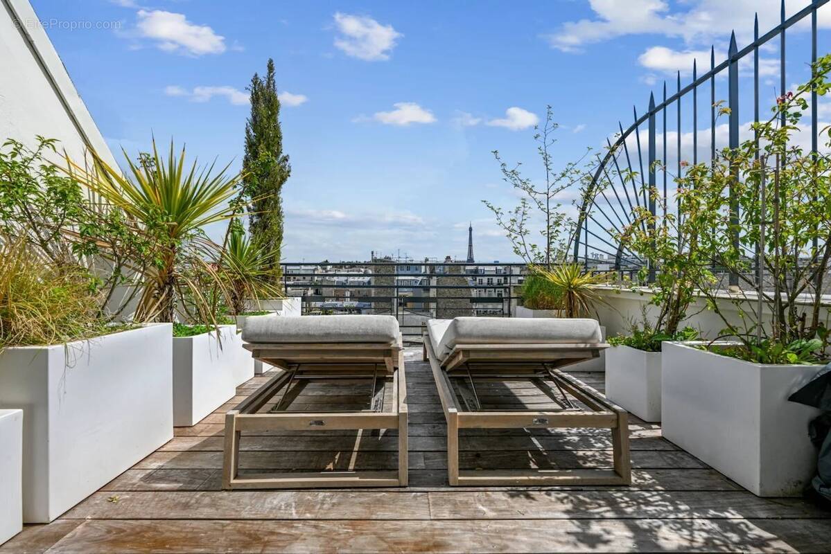 Appartement à PARIS-16E