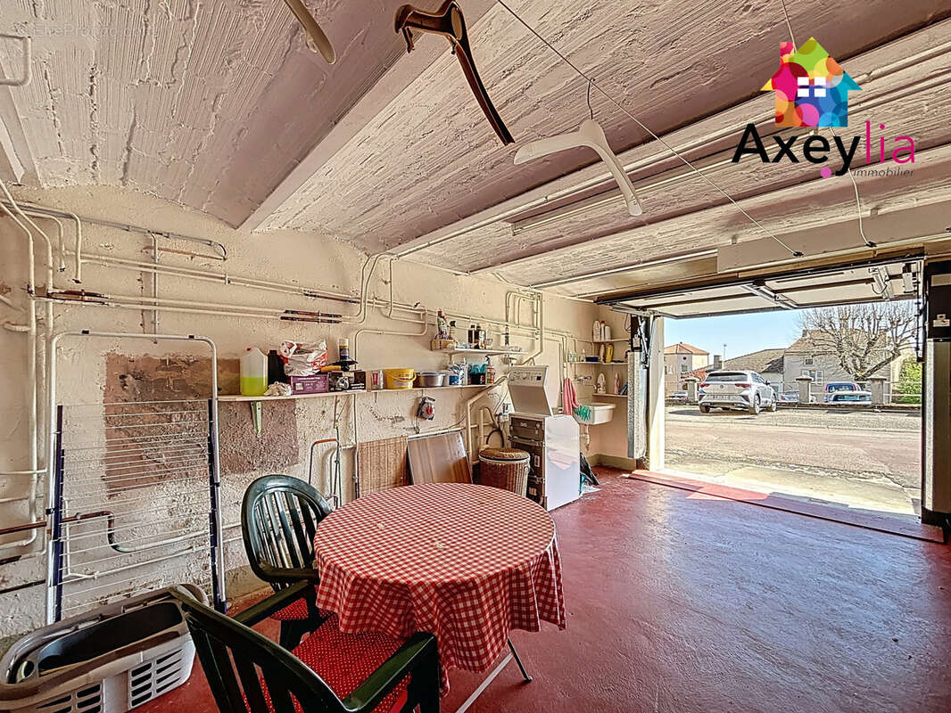 A vendre - renaison centre - maison de bourg, terrain, dependances et maisonette supplementaire - photo 7