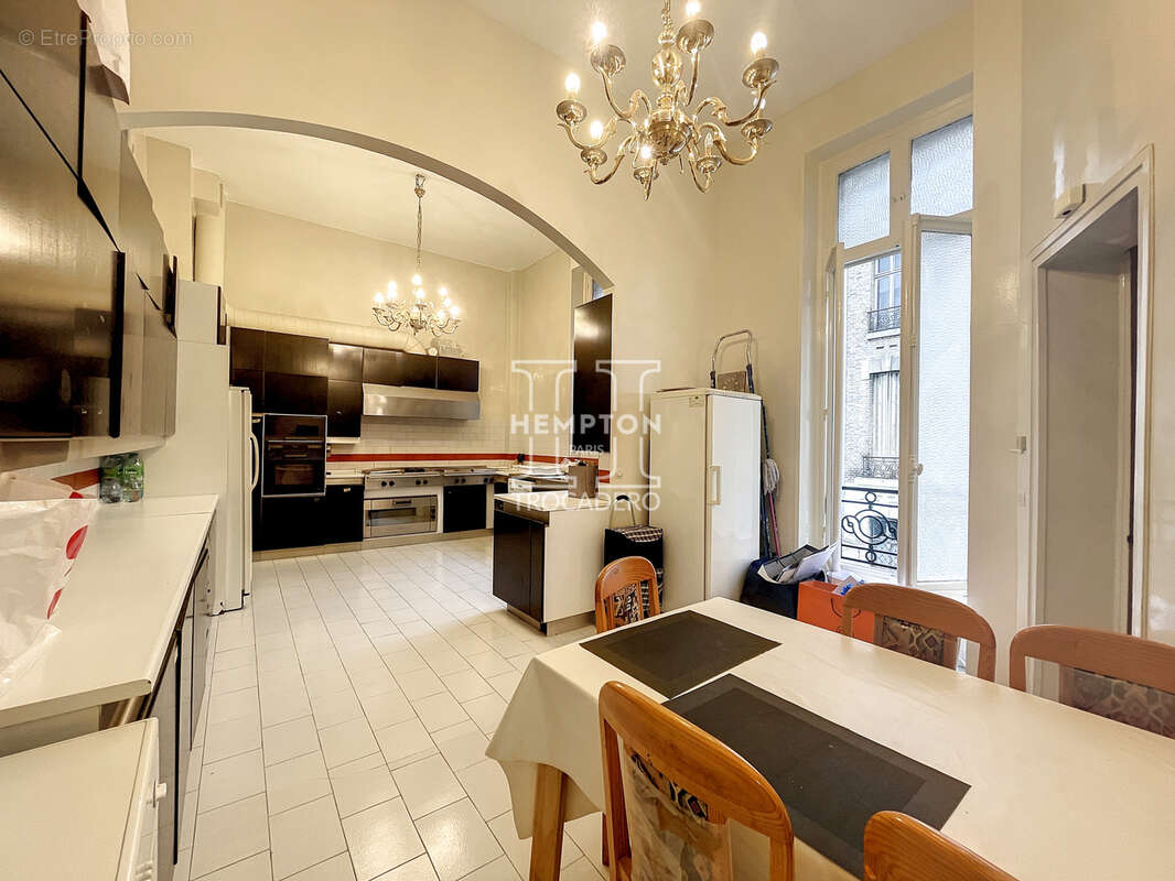 Parix xvième - quartier place victor hugo - 10 pieces - 5 chambres • - photo 16