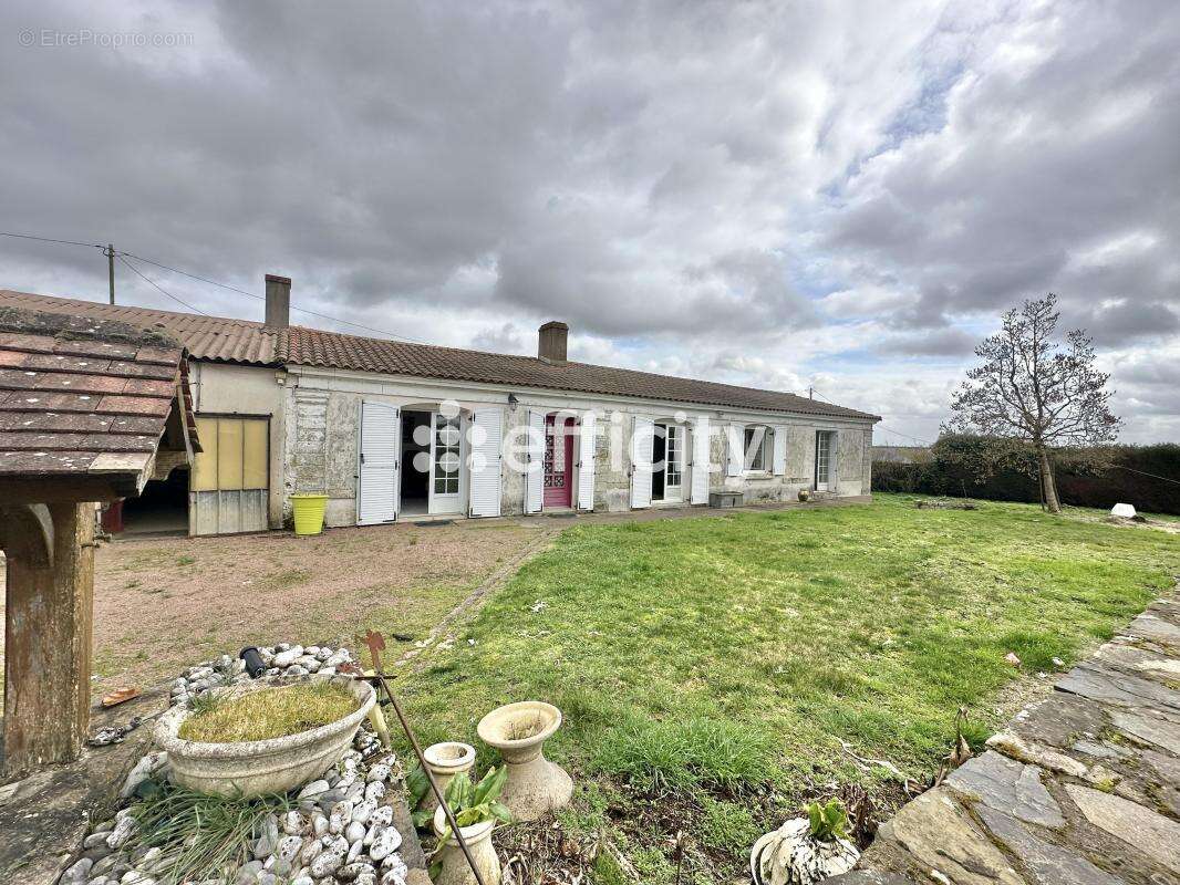 Maison à SAINT-JULIEN-DE-CONCELLES