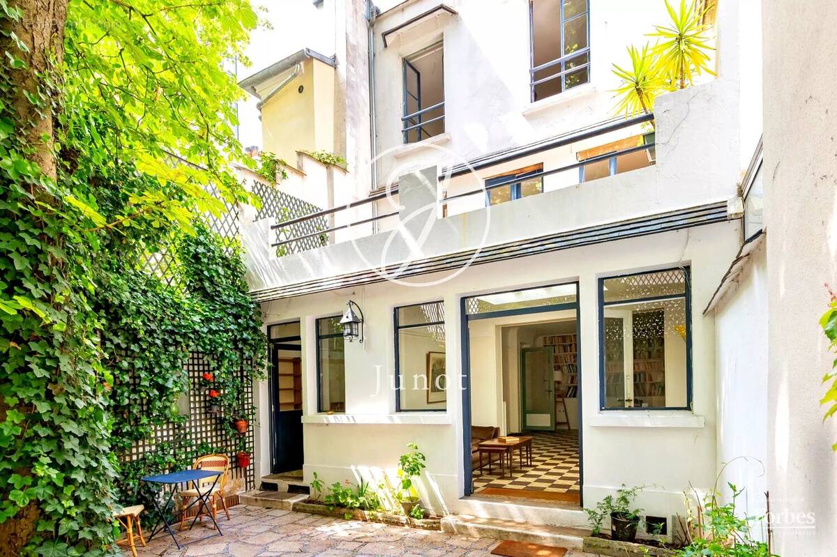 Maison à PARIS-18E