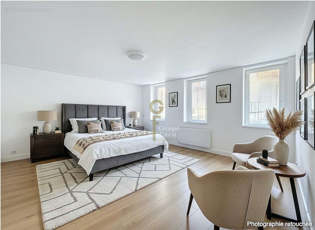 chambre du T2 du premier étage - Commerce à ROUBAIX