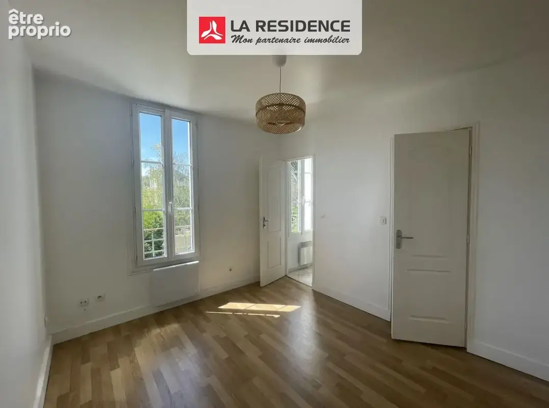 Appartement 1 pièce 25 m² à vendre à Viroflay (78220) - photo 2