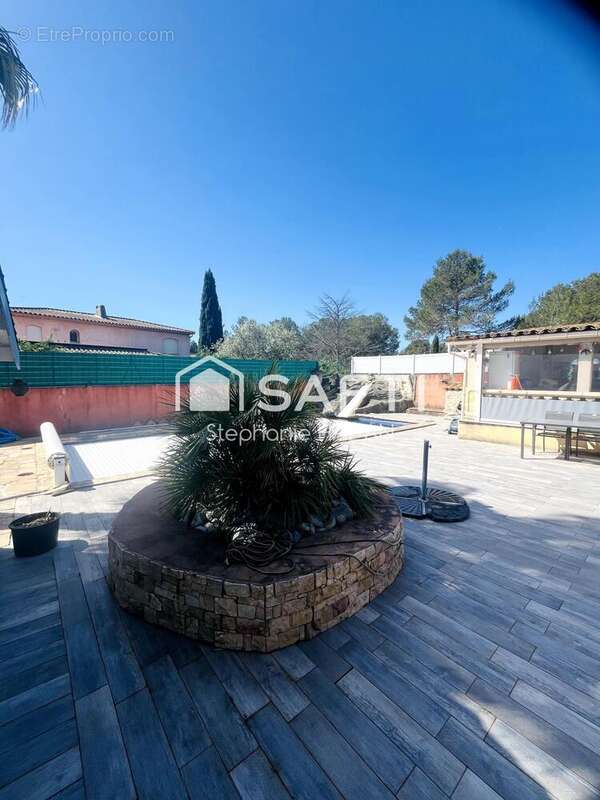 Photo 2 - Maison à LE MUY