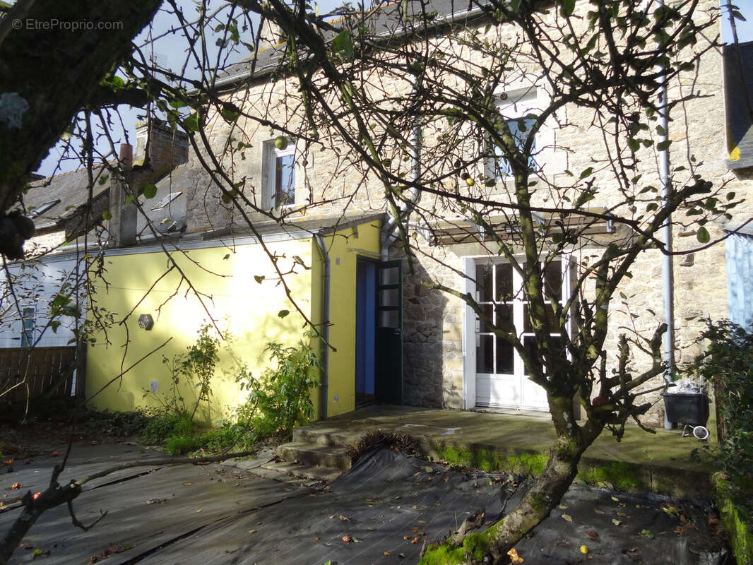 Maison à PLOUNEVEZ-QUINTIN