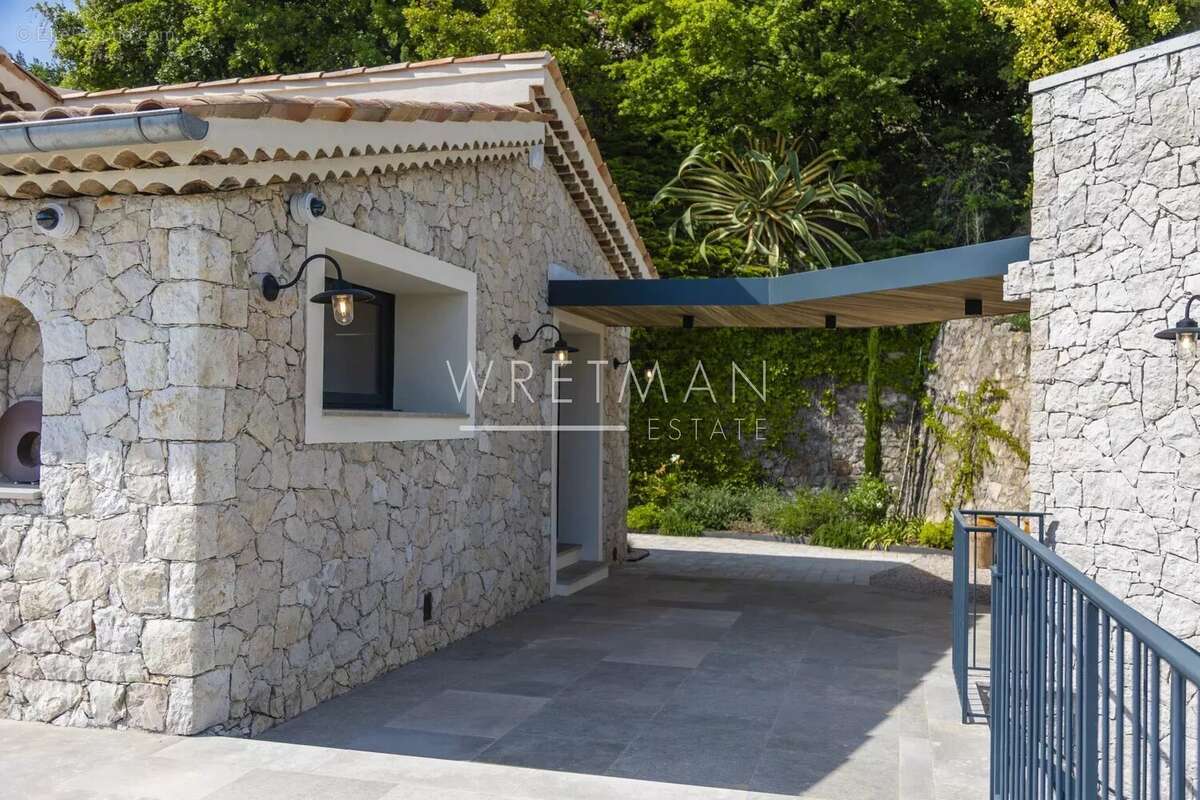 Maison à CHATEAUNEUF-GRASSE