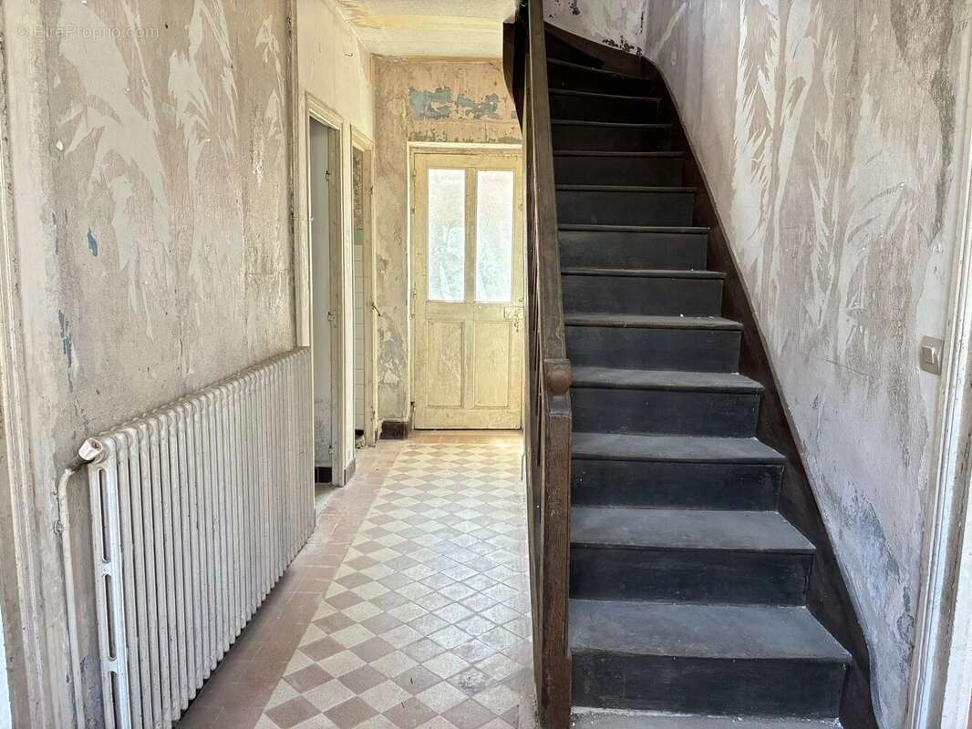 Maison de ville à rénover, dans le cœur de Montmorillon - photo 4