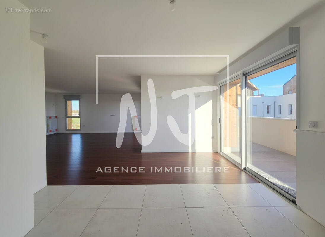 Appartement à AVRILLE