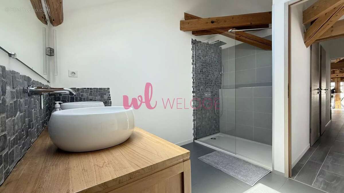 Appartement à JONS