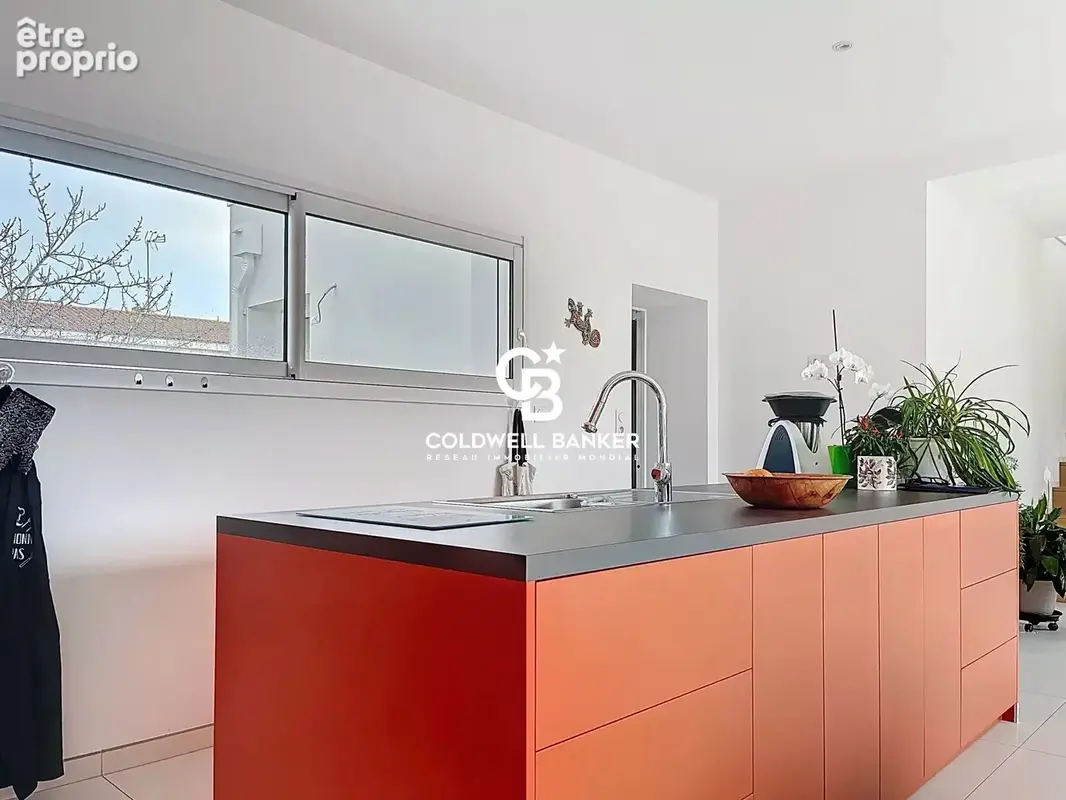 Maison contemporaine avec garage - La vie au coeur du bourg à proximité de la plage. - photo 8
