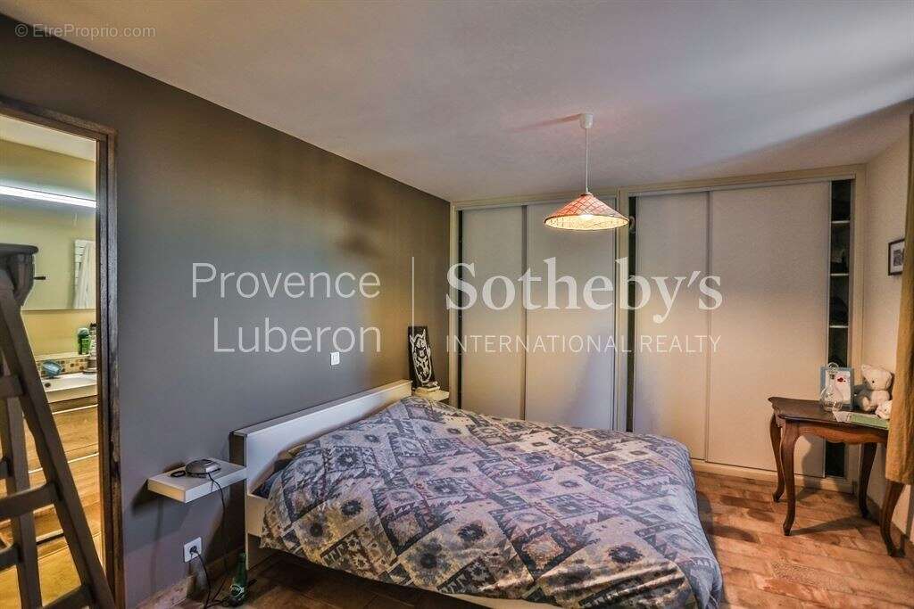 Maison à SAINT-SATURNIN-LES-APT