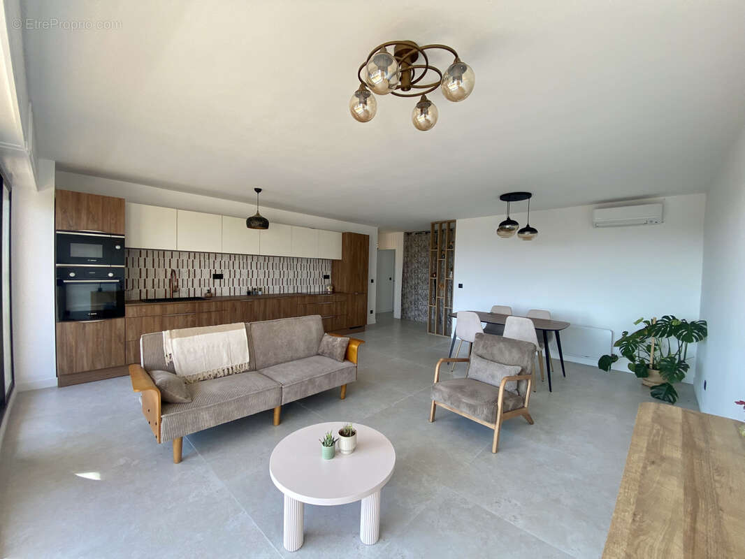 Appartement à SAINT-LAURENT-DU-VAR