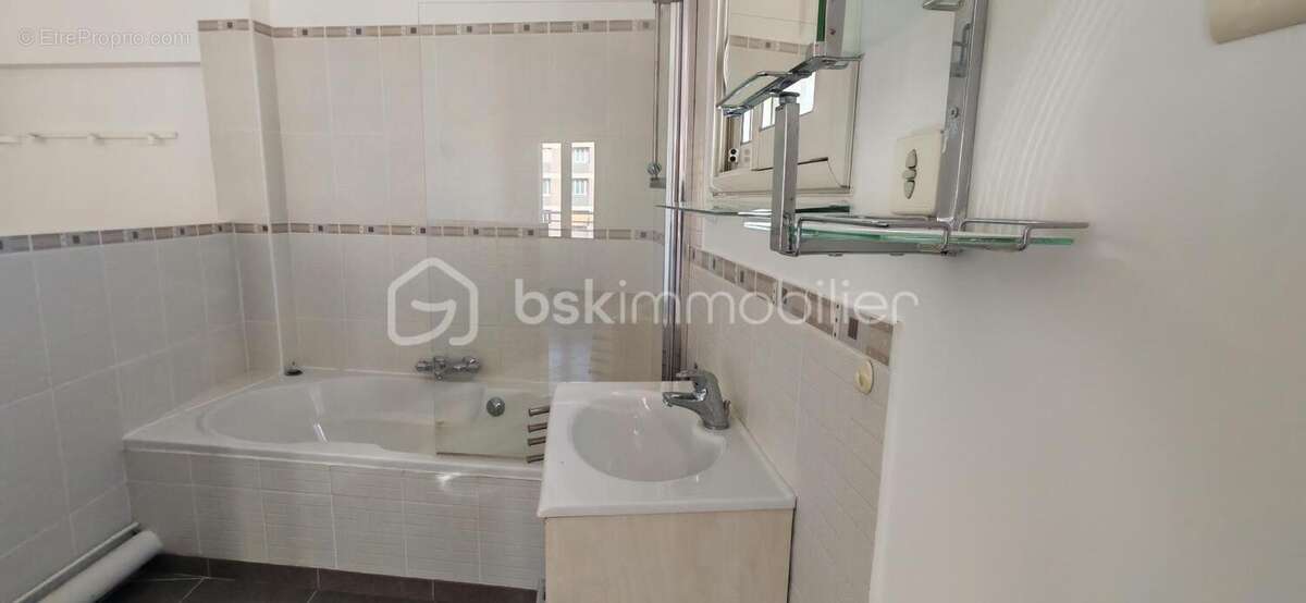 Exclusivite - appartement en triplex entierement renove – terrasses - box et parking - photo 10