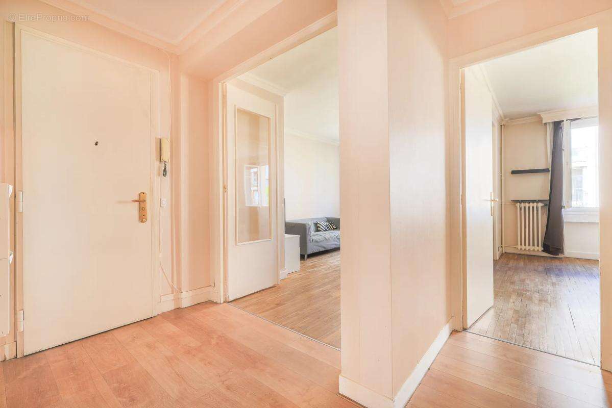 Appartement à COURBEVOIE