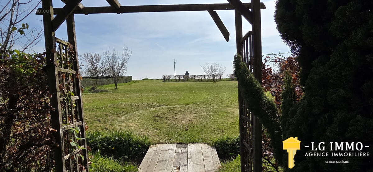 Maison à MORTAGNE-SUR-GIRONDE