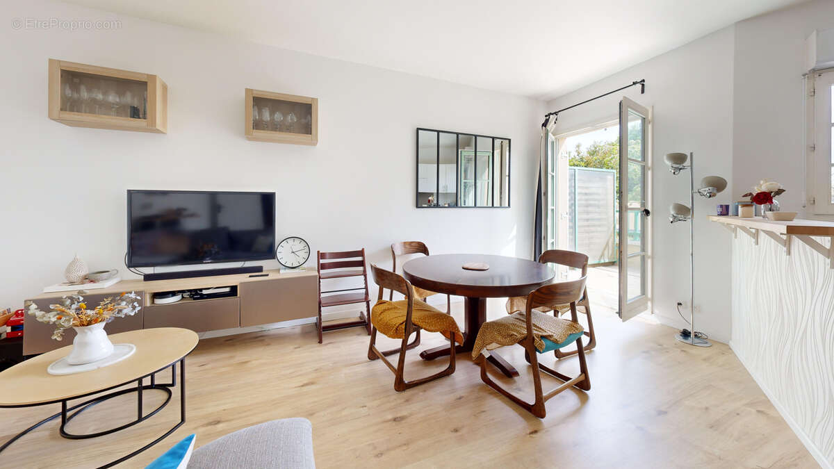 Appartement à NEAUPHLE-LE-CHATEAU