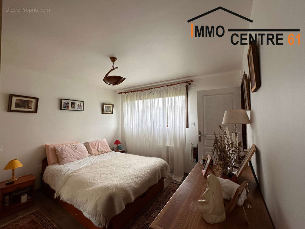 Maison d'architecte 5 chambres et un gîte de 64m2 sur un terrain de 5527m2 arboré. - photo 31