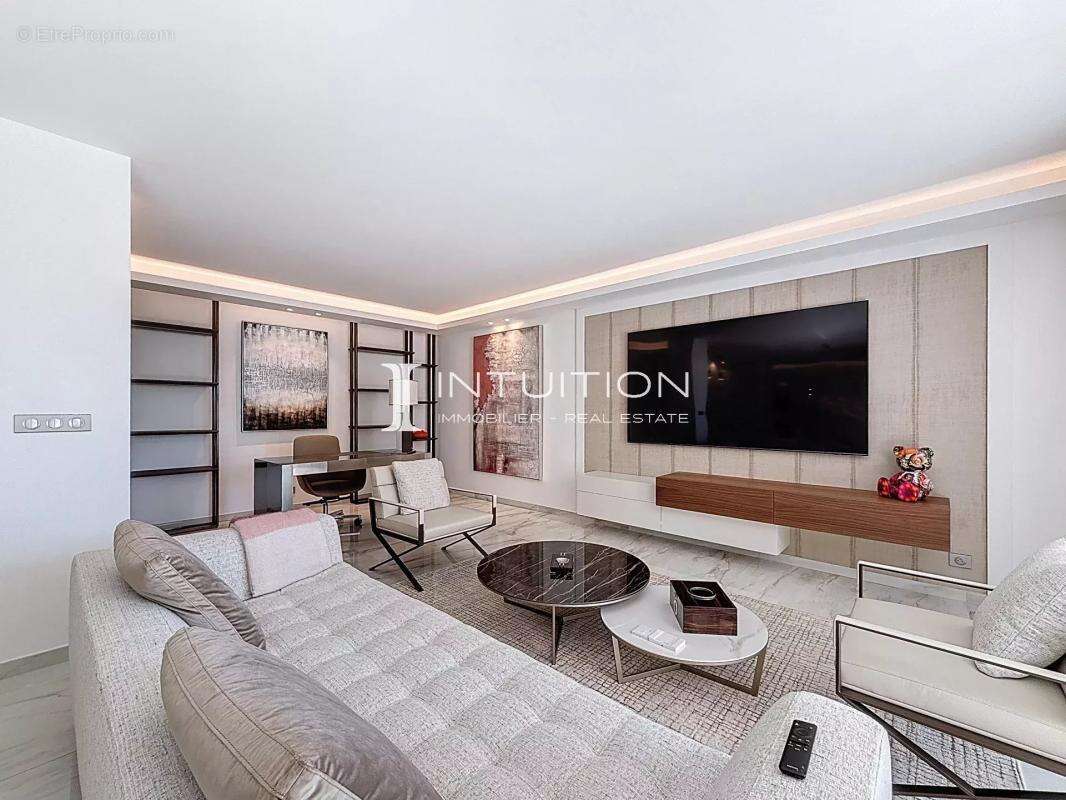 Cannes - Croisette : Magnifique appartement 3 pièces avec vue mer dans une résidence de renom - photo 23