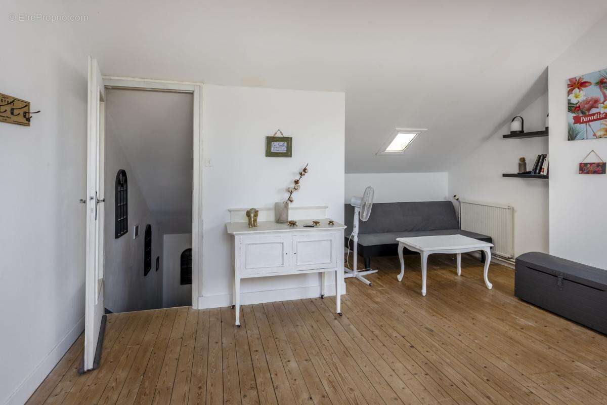 Maison à RUELLE-SUR-TOUVRE