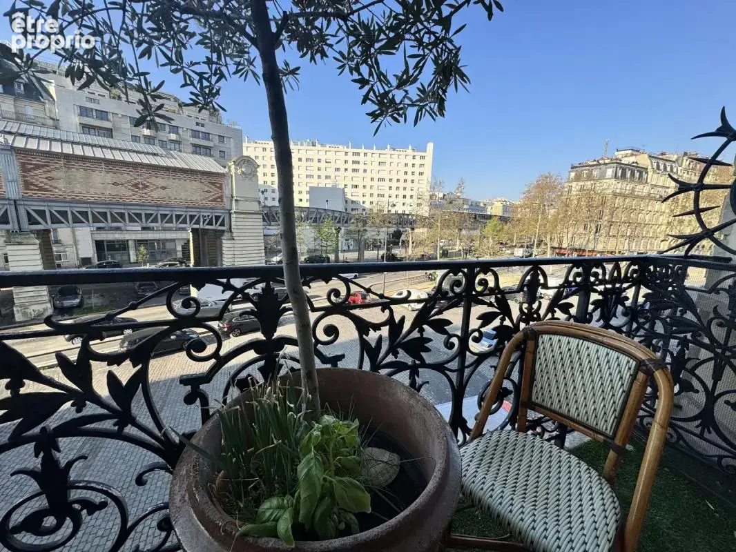 Appartement ancien en parfait état avec balcons, emplacement exceptionnel - photo 2