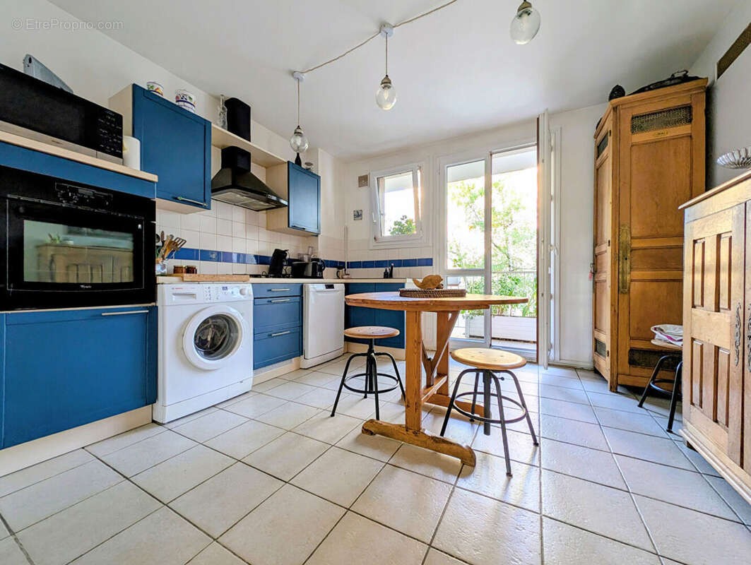 MAISONS-LAFFITTE - Appartement 4 pièces de 80 M² + balcons + cave + séchoir + parking extérieur - photo 6