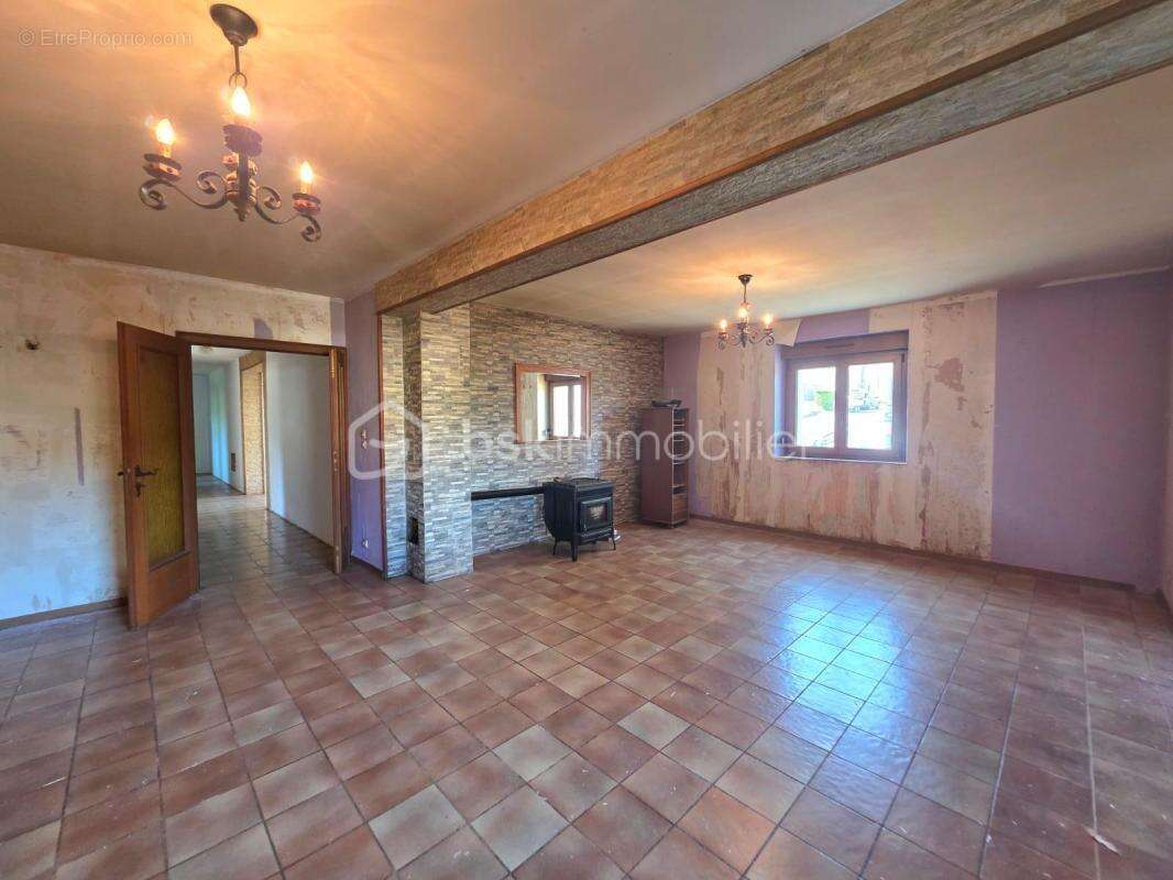 Maison individuelle de 181 m² avec fort potentiel d'aménagement - photo 4