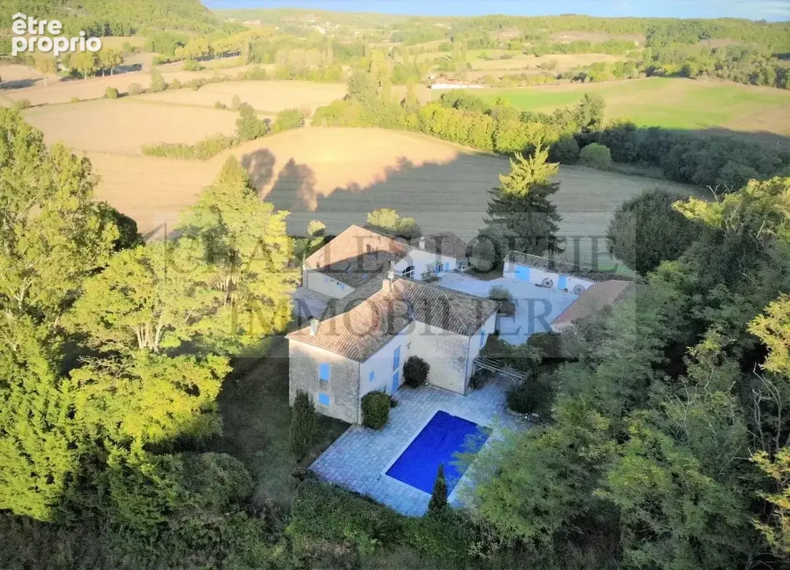 Bel ensemble avec 3 bâtiments rénovés, hangar, piscine et vues dominantes - photo 2
