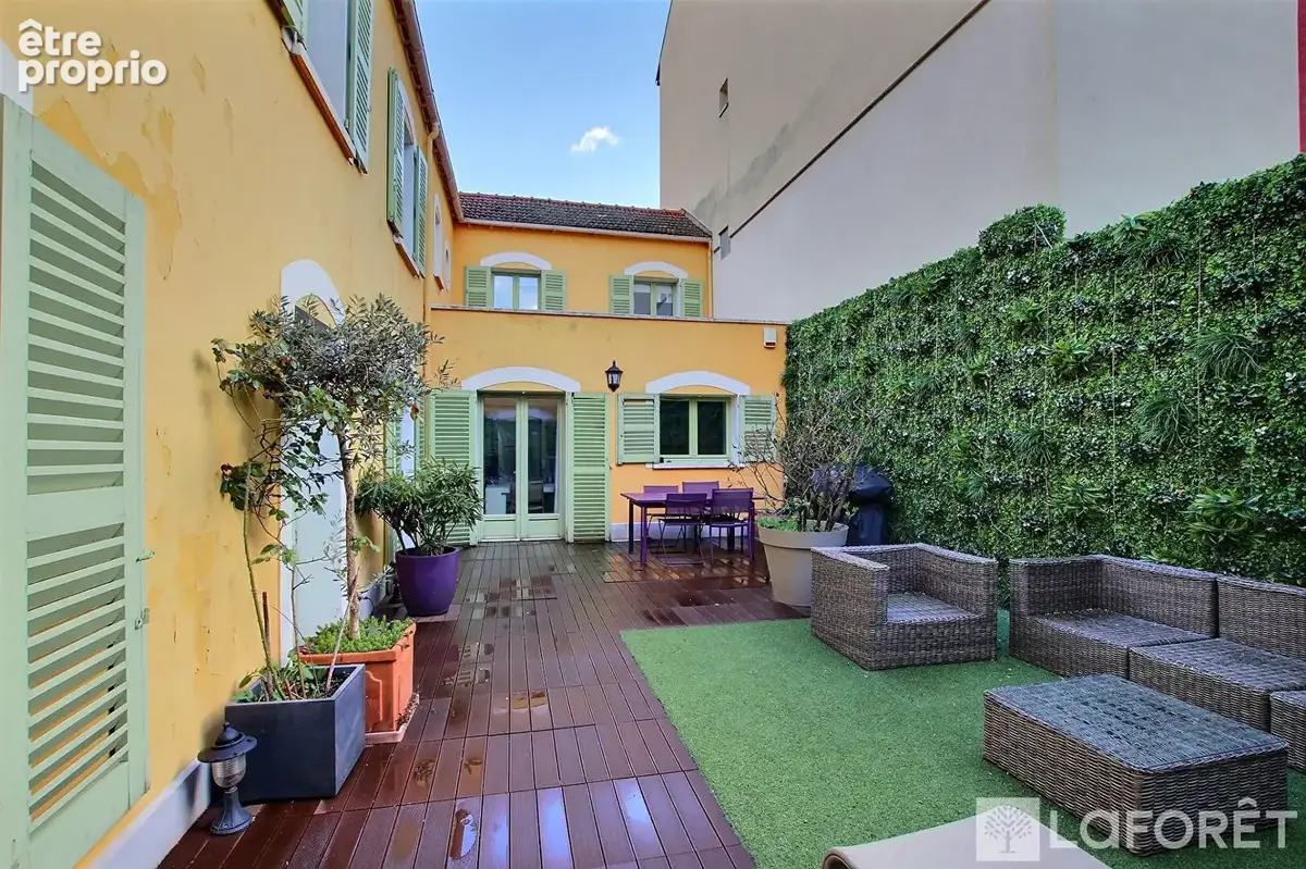 Centre-ville - maison familiale de caractère avec terrasse - photo 4