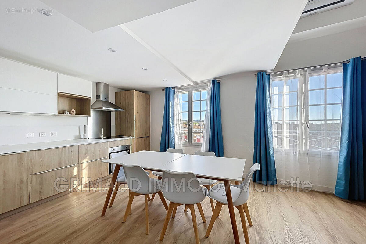 Appartement à GRIMAUD