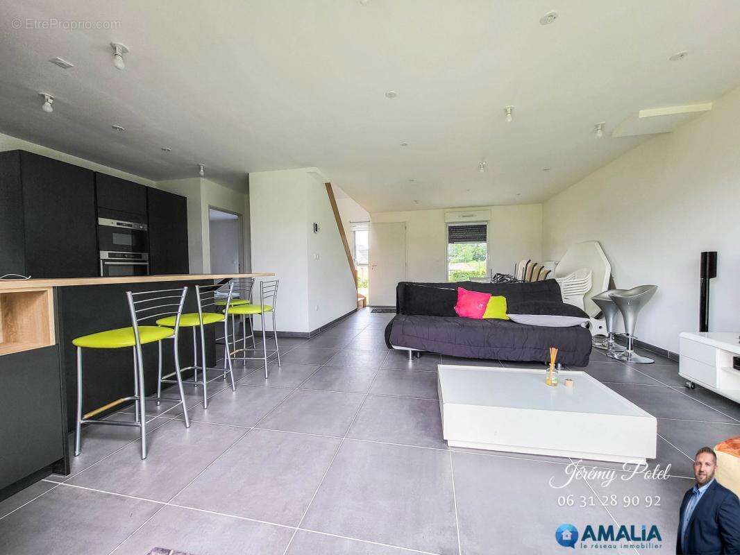 Maison à MONCHAUX-SUR-ECAILLON