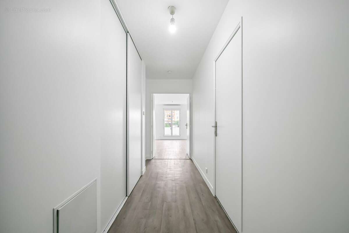 Couloir entrée - Appartement à SAINT-DENIS