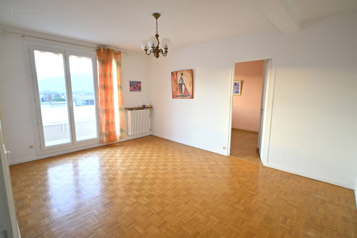 Appartement à DOMENE