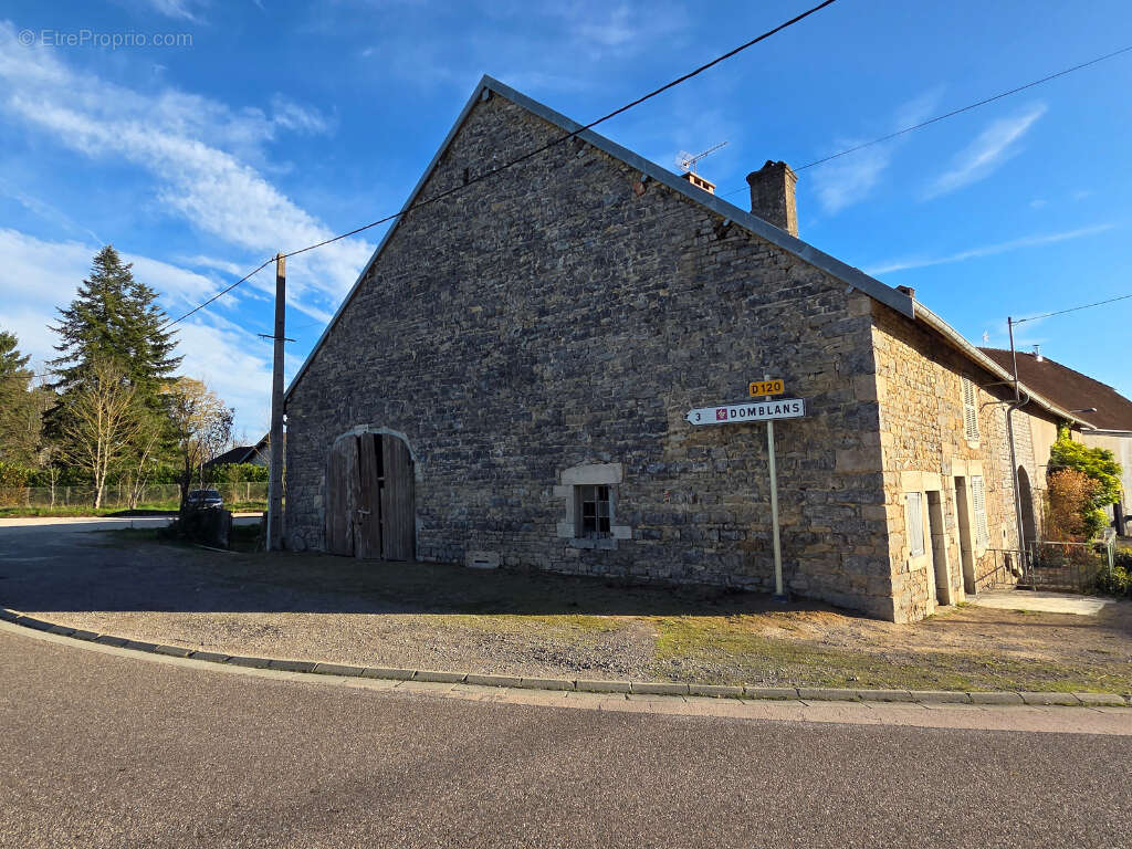 Immeuble en pleine propriété, à réhabiliter, 351m², Arlay - St Germain les Arlay 39210 - photo 3