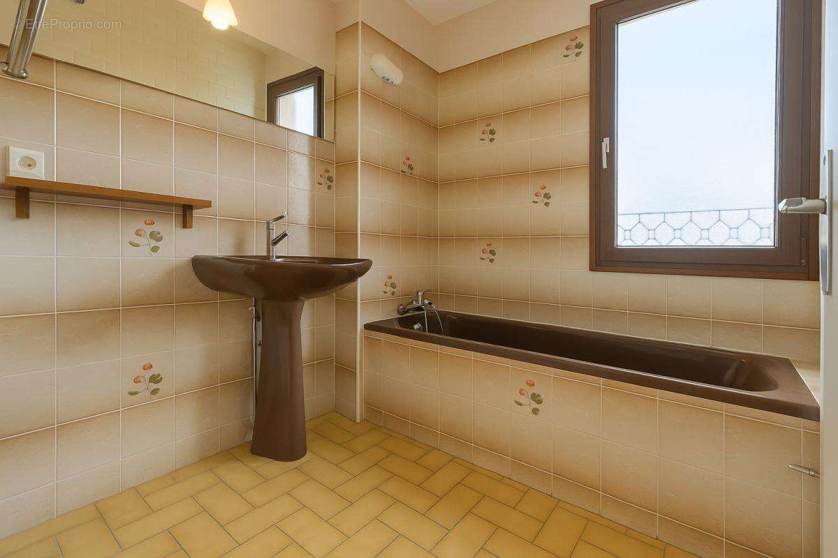 Maison à AVAILLES-LIMOUZINE