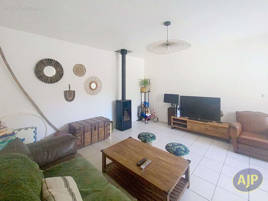 Maison à AMBARES-ET-LAGRAVE