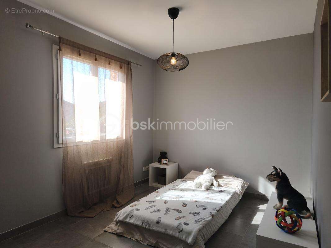 Maison contemporaine de plain-pied – 105 m² – 4 chambres – Piscine – Terrain de 875 m² - photo 9