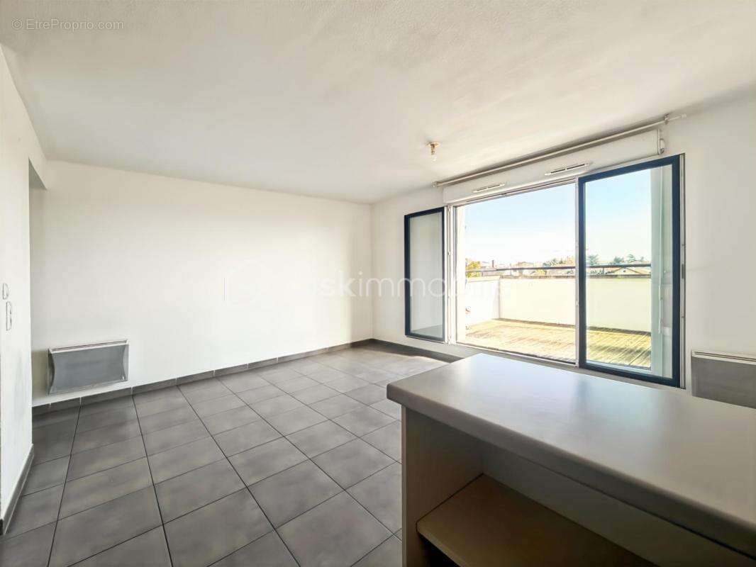 F3 lumineux avec terrasse et place de parking – Le Blanc-Mesnil DPE B - photo 5