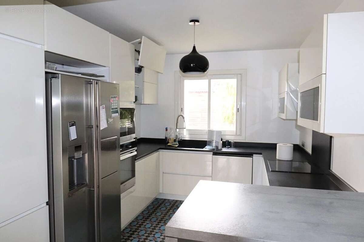 Maison à SAINT-CYR-SUR-MER