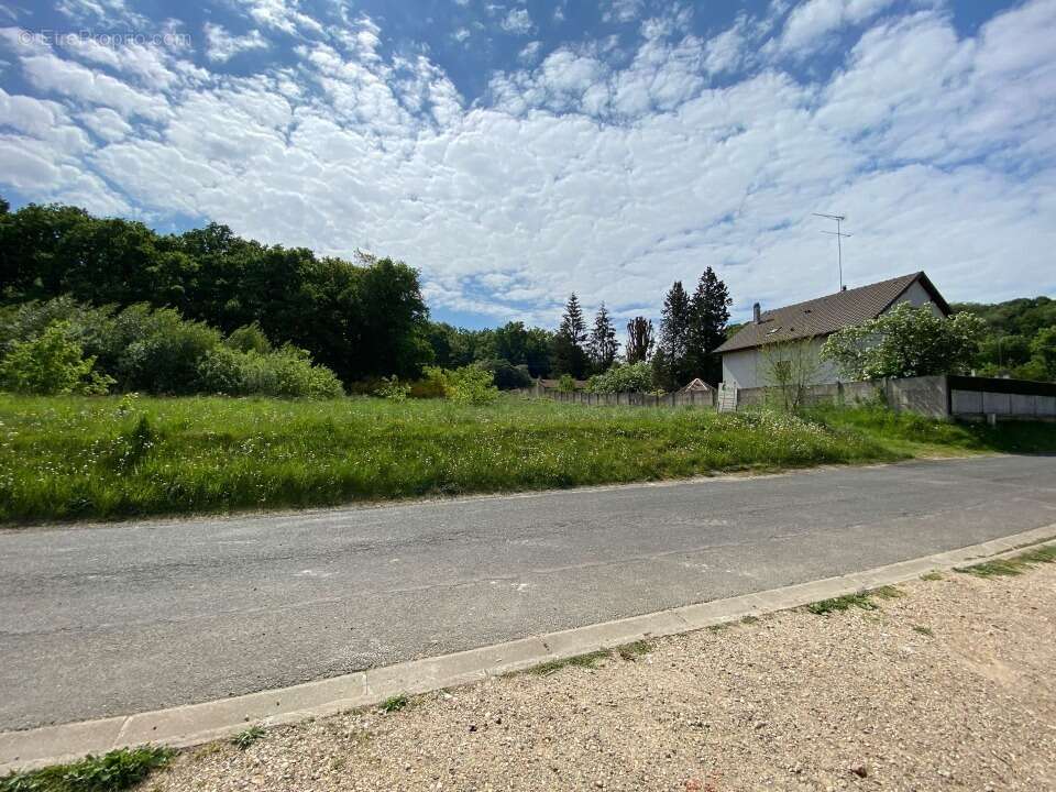 Terrain à DROUE-SUR-DROUETTE