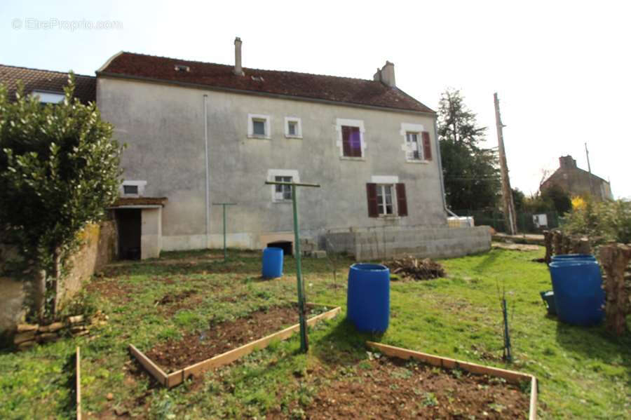 58, Exclusivité Agence à 5mns de Clamecy - Maison de Campagnie à finir de restaurer + matériaux. - photo 2