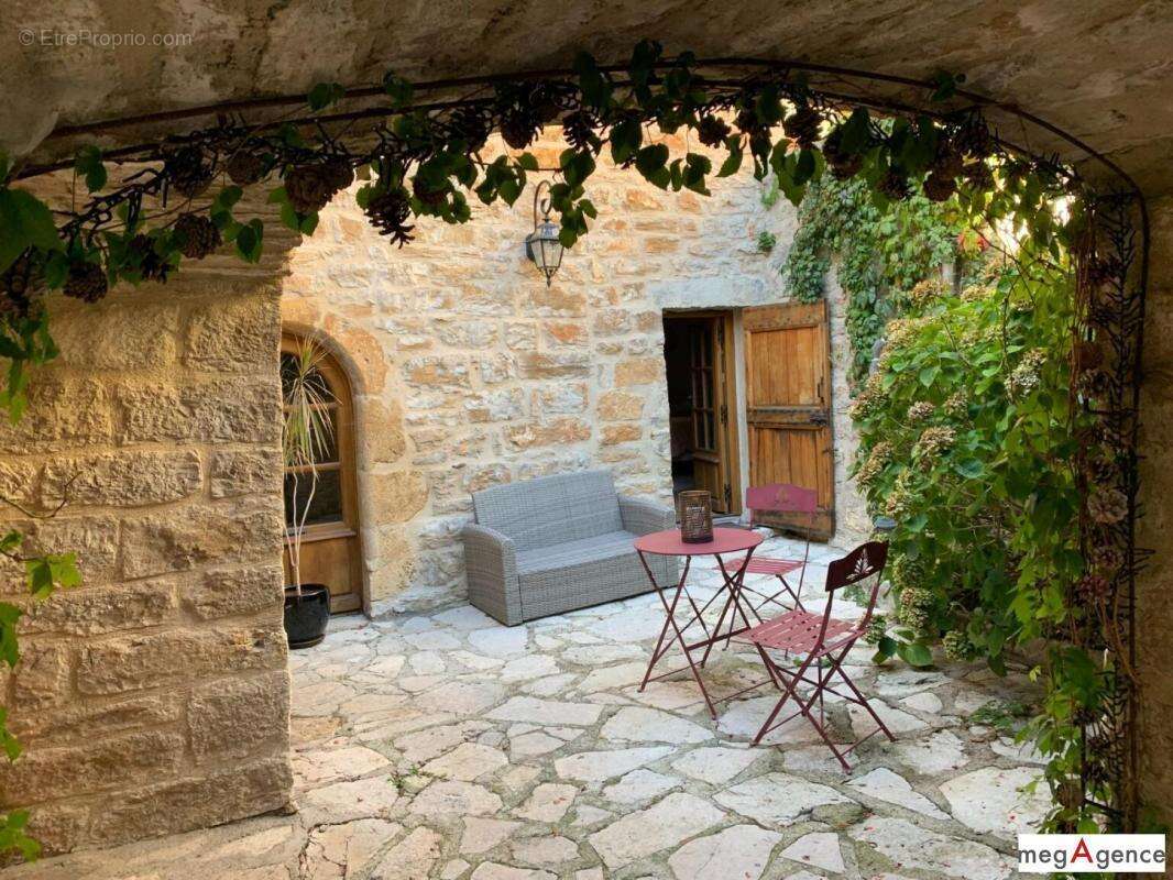 Maison à SAINTE-ENIMIE