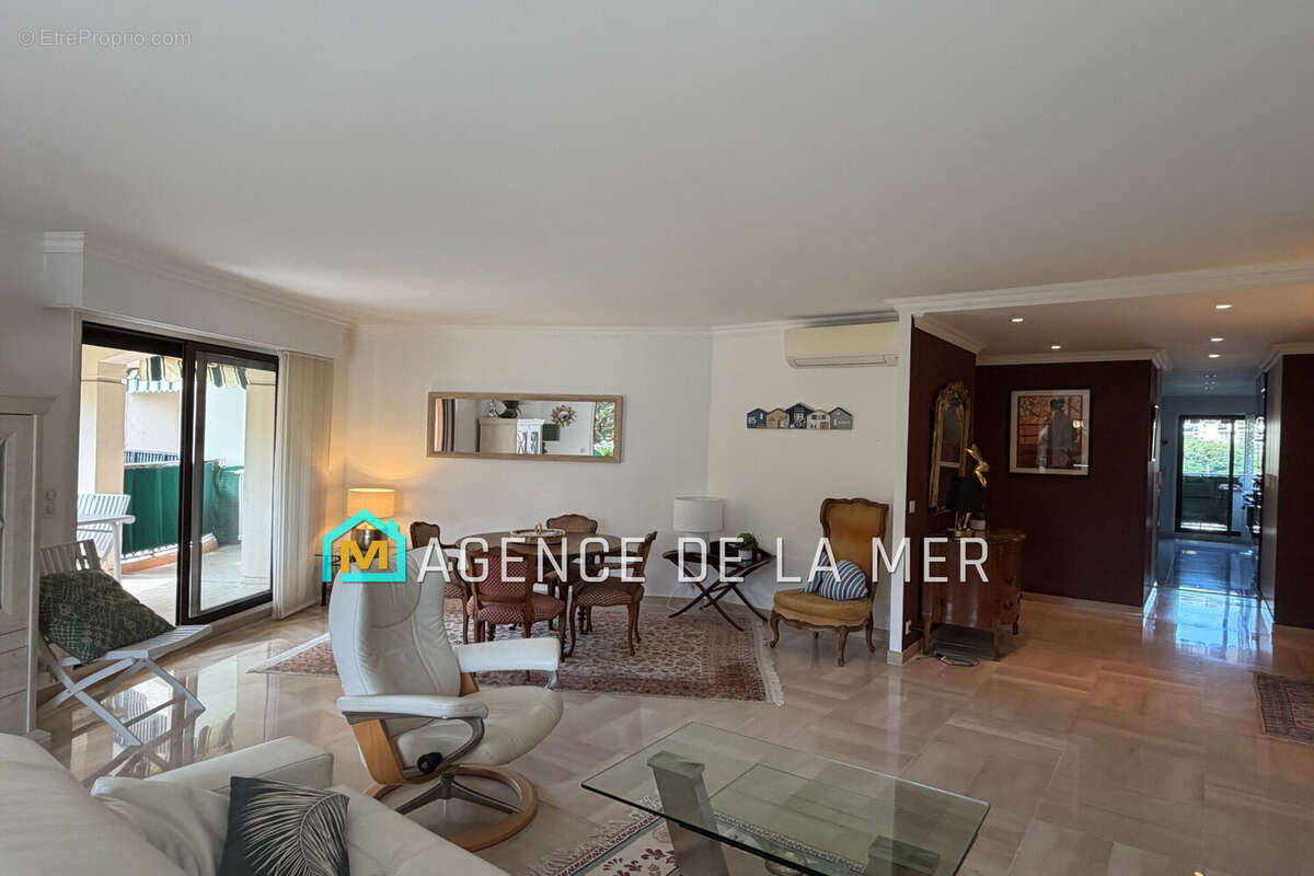 Appartement à MANDELIEU-LA-NAPOULE