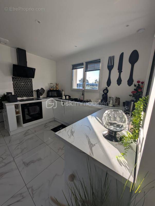 Maison à SAINT-YZAN-DE-SOUDIAC