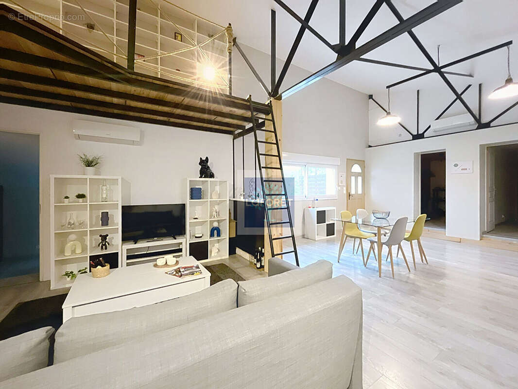 Appartement à SAINT-YZAN-DE-SOUDIAC